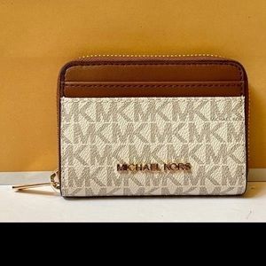 Micheal Korrs Jet Set card wallet